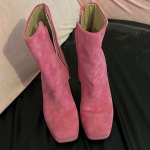 Sam Edelman
Codie Suede Booties pink size 6.5